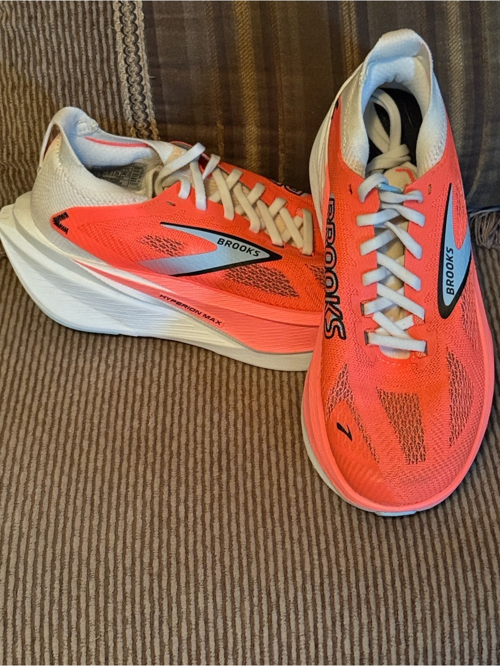 Ladies Brooks Hyperion Max Sz 7.5  LNC